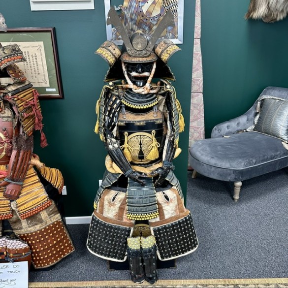 Showa Armour Black